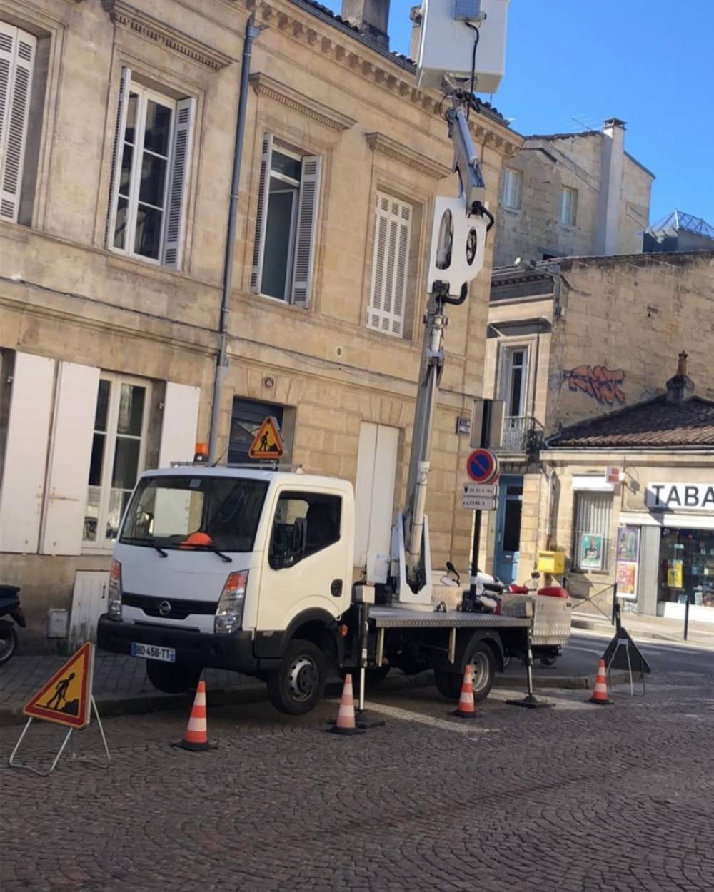 Camion nacelle pour couverture et toiture – Intervention rapide à Bordeaux